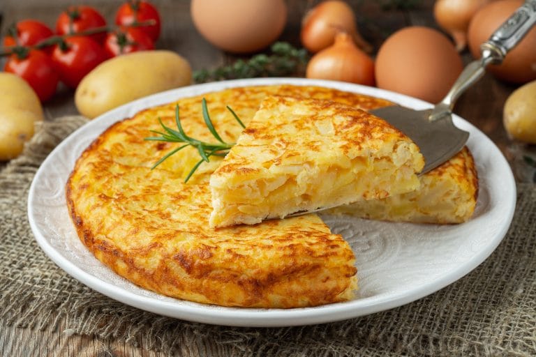 Tortilla de patatas con cebolla